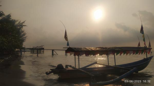 Menikmati Pesona Bahari dan Kebersamaan Keluarga di Pantai Widuri Pemalang
