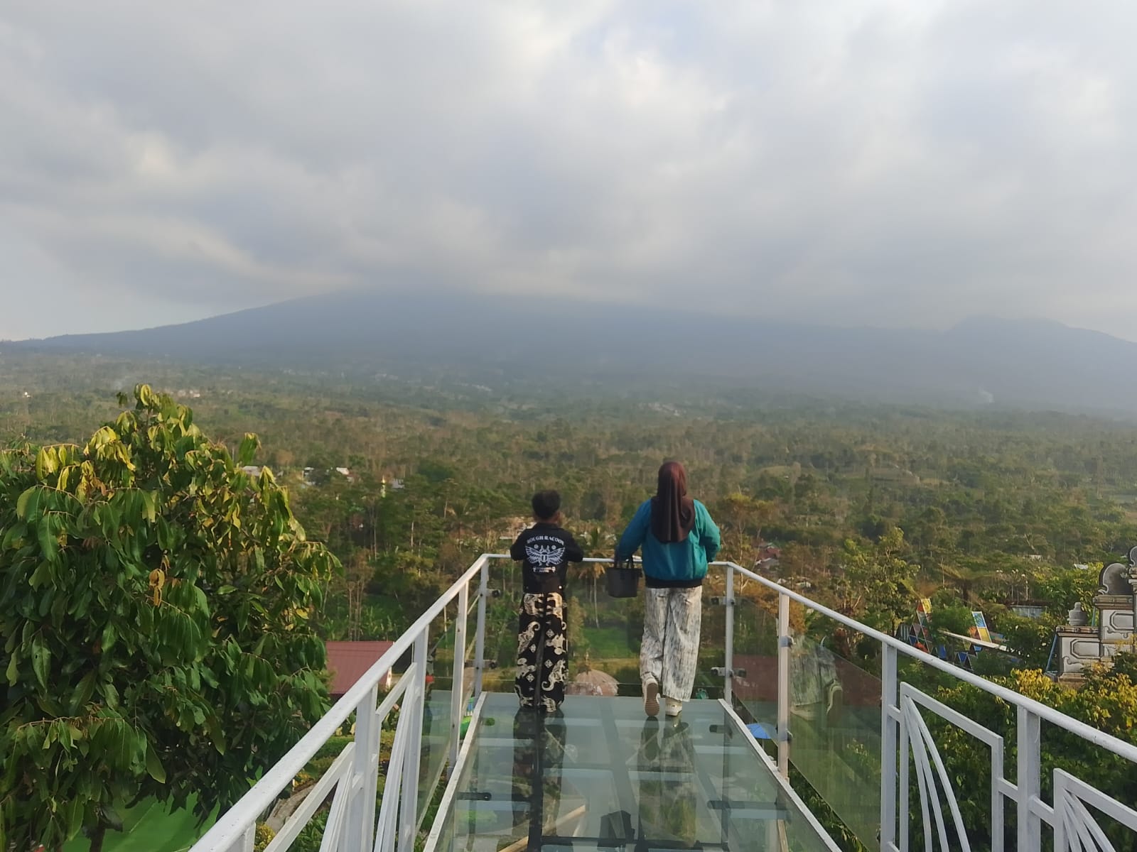 Memanjakan Mata di Bukit Tangkeban: Objek Wisata Pemalang dengan View Alam Menakjubkan dan Sunset Indah