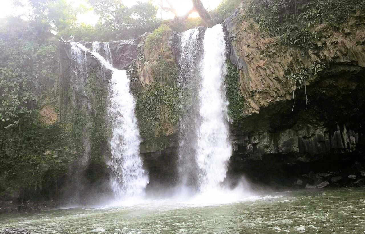 Pesona Curug Bengkawah Pemalang: Keindahan Air Terjun Kembar yang Cocok untuk Wisata Alam