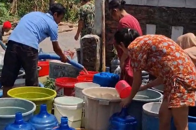 Kekeringan di Pemalang Meluas, Warga Lenggak Desa Wanarata Andalkan Bantuan Air Bersih