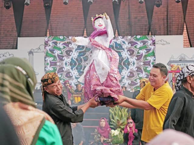 Mengenal Kesenian Brendung: Ritual Mistis Boneka Penari Pemanggil Hujan dari Pemalang