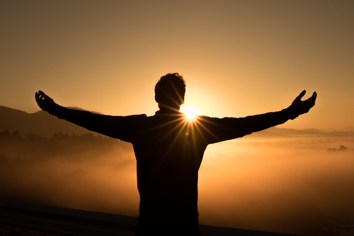 Sering Terlewatkan karena Kantuk Berat, Bangun dan Beribadah di Waktu Subuh Ternyata Simpan Keajaiban Medis untuk Fisik dan Mental!