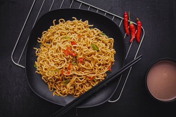 Waspada! Di Balik Harganya yang Murah, Makanan Favorit Sejuta Umat Ini Menyimpan Bahaya Mengerikan Bagi Tubuh